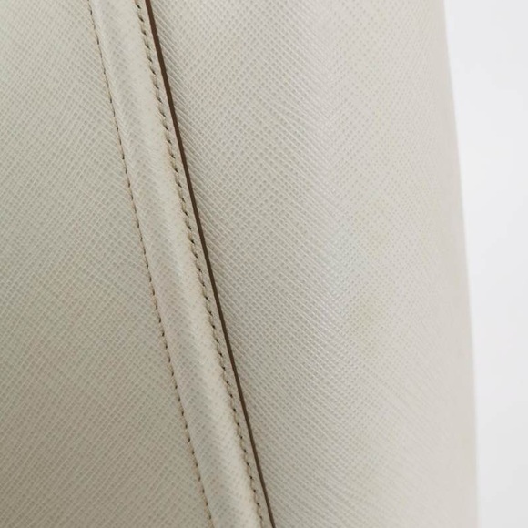 Prada - Picture 12 of 12